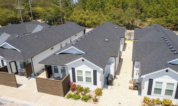 Corolla Casa | Oceanside, Comm Pool! Lighthouse Views! Close to beach, BC18B, Oh Whale