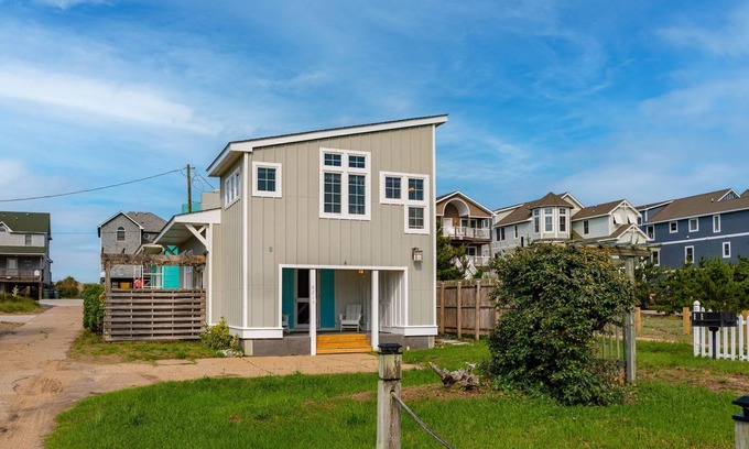 South Nags Head Cabaña | Oceanside Cottage Steps from the Beach! The Gray Sandcastle!