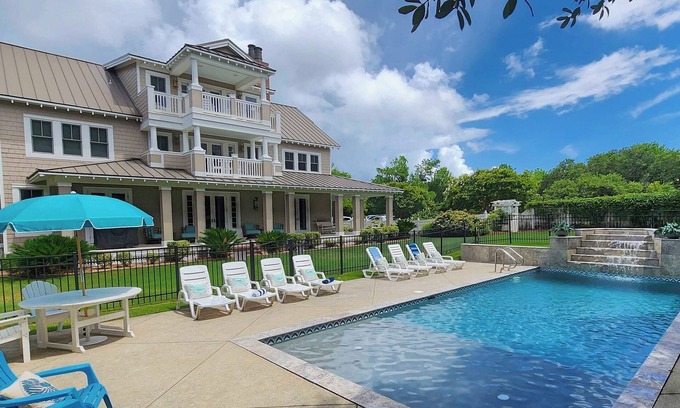 Southern Shores Casa | Oceanside, ELEV, Priv Pool, Hot Tub, Easy walk to Beach, SS1, Marvin Gardens