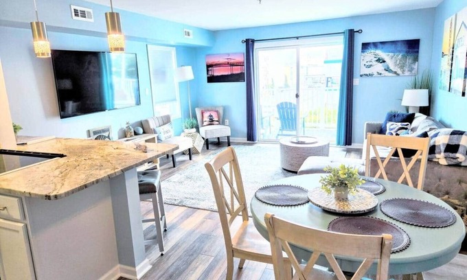 North Ocean City Apartamento | Fully Renovated, Great Beach View-Indoor Pool -Game Room-90 Steps to the Beach!