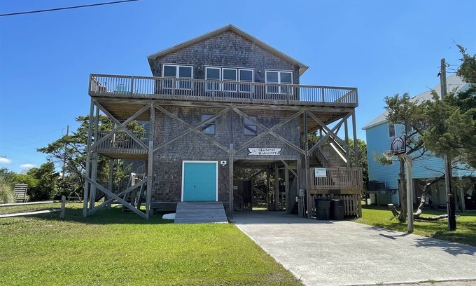 Frisco Cabaña | Oceanside en Frisco encontrará Hatteras Hideway está a solo 3 lotes del océano