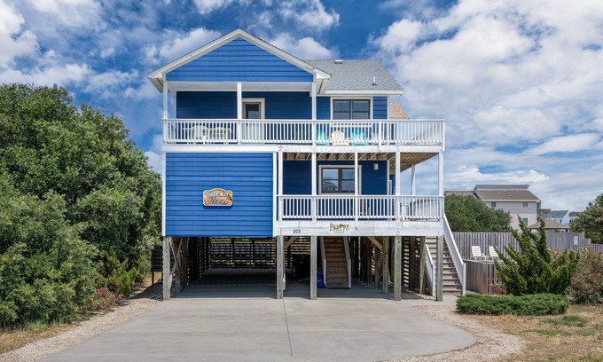 Whalehead Beach Casa | Oceanside, Pet Friendly with a Cool Pool & Volleyball Court!
