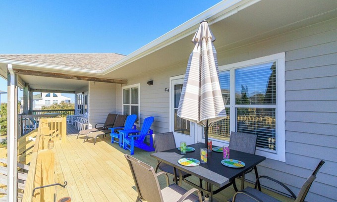 Ocean Sands Condominio | Oceanside Top Level Condo w/ Pool Views in Corolla