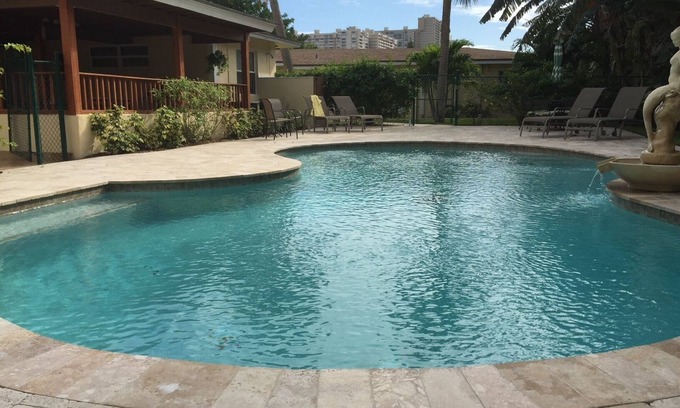 East Fort Lauderdale Villa | Oceanside Mist Apts: Heated Pool , Hot Tub & Tiki Bar!-Rockefeller Suite