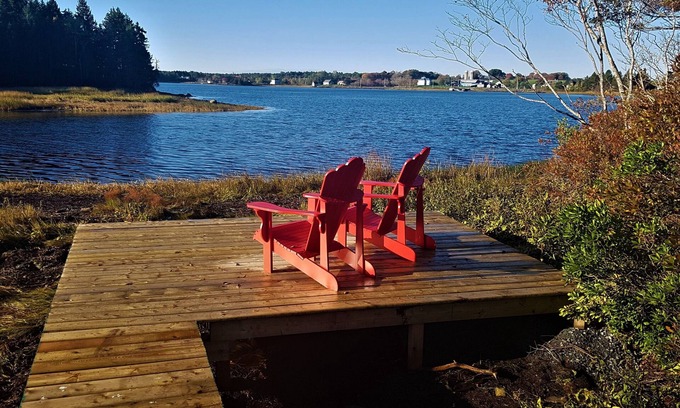 Lunenburg Cabaña | Oceanside Vacation Cottage