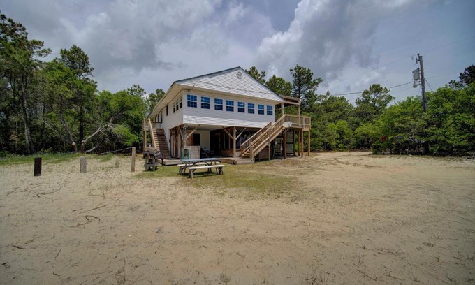 Carova Beach Casa | Oceanside, Wild Horses, 4x4 area, Secluded, 4x2330, Wild Horse Landing