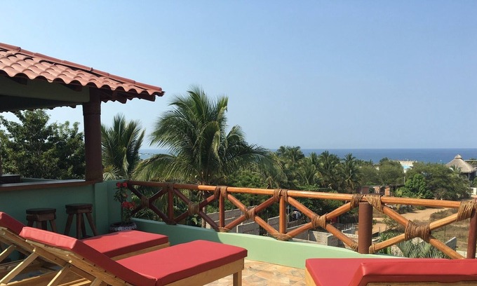 Los Tamarindos Apartamento | Increíble vista al mar toda la playa y la ciudad de Zicatela 3 Br. 3. 5 baños!