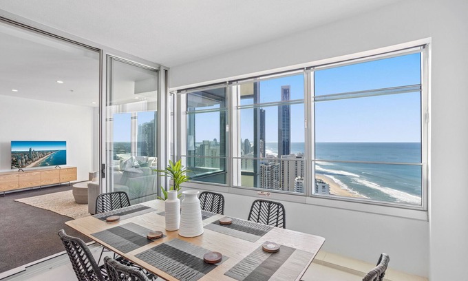 Surfers Paradise Apartamento | Oceanview 2-Bed with Pool, Sauna, Gym & Parking