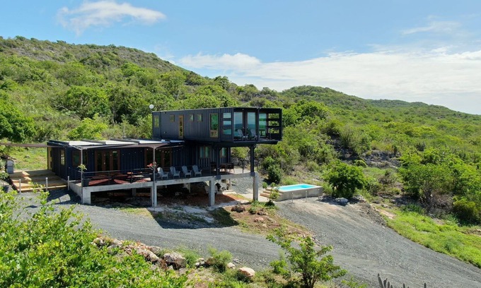 Carenero Casa | Oceanview 3BR COR-TEN House - w/view of Gilligan's Island