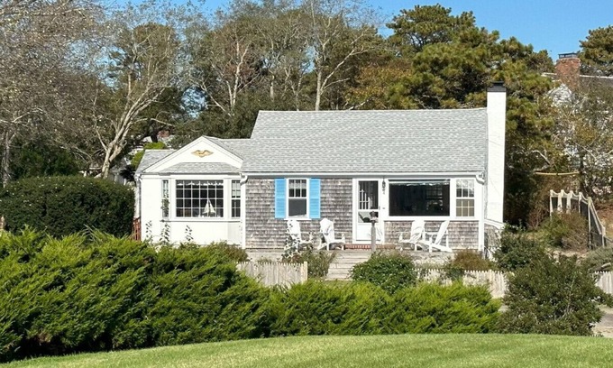 West Harwich Cabaña | Oceanview 3BR cottage across from Pleasant Beach!
