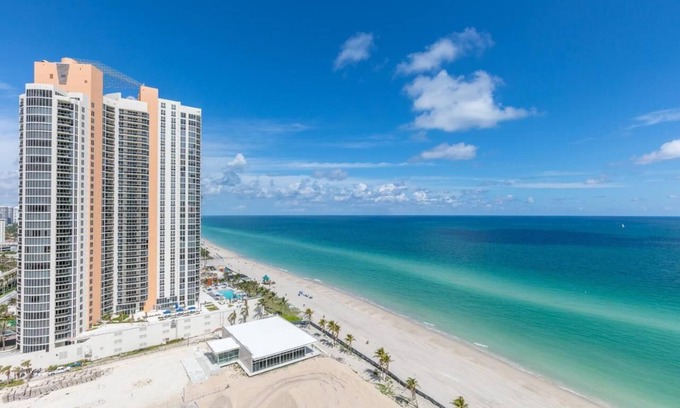 Sunny Isles Beach Complejo | Oceanview Apt at Marenas Resort, Sunny Isles Beach with Direct Beach Access!