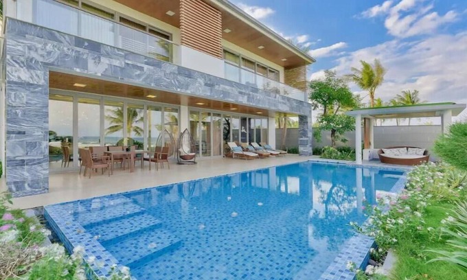 Ngu Hanh Son Casa | Oceanview Beachfront Villa With Pool & Garden