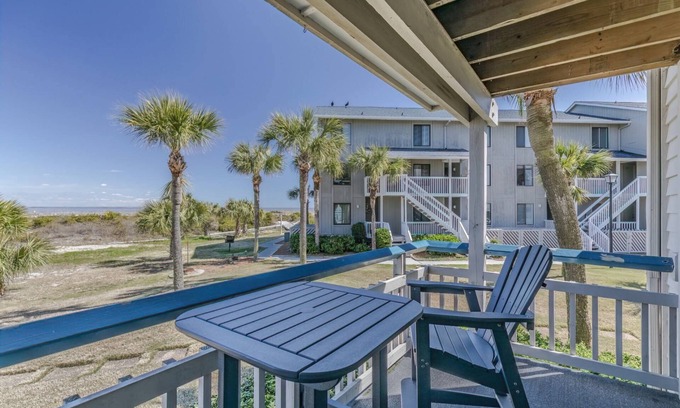 Oceanmarsh Subdivision Condominio | Oceanview Condo on Harbor Island: 2BR, Pool Views, Beach Access, & Family Amenities!