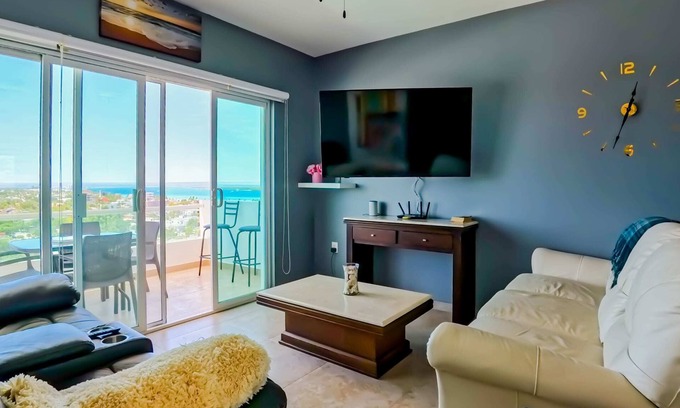 La Paz Apartamento | Oceanview Getaway with Balcony, Pool & BBQ Access