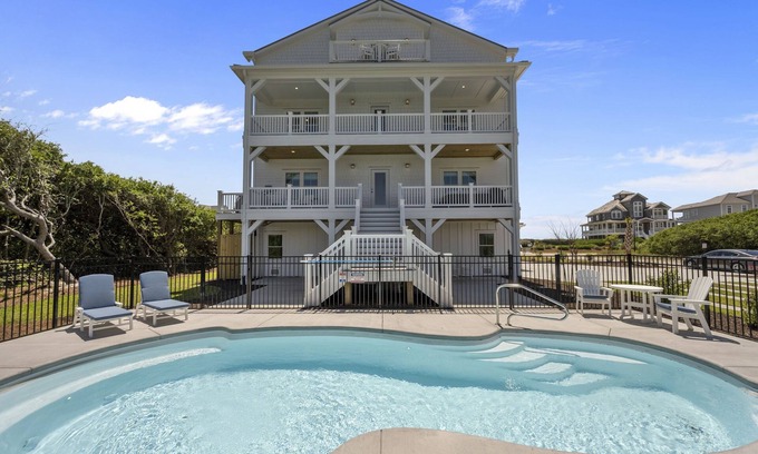 McCutcheon Field Casa | Oceanview Home with private pool and close beach access