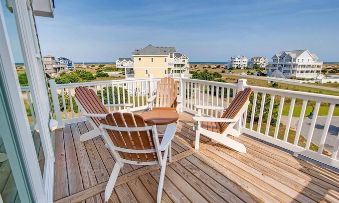 Salvo Casa | ¡Nuevo en 2019! Vista al mar, Salvo con piscina espectacular, sala multimedia, a un corto paseo de la playa