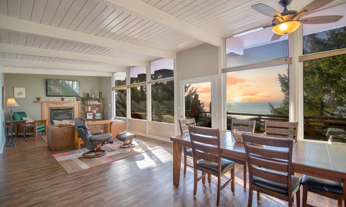 Lincoln City Casa | Oceanview Home with Hot Tub, Fenced Yard, and Dog-Friendly