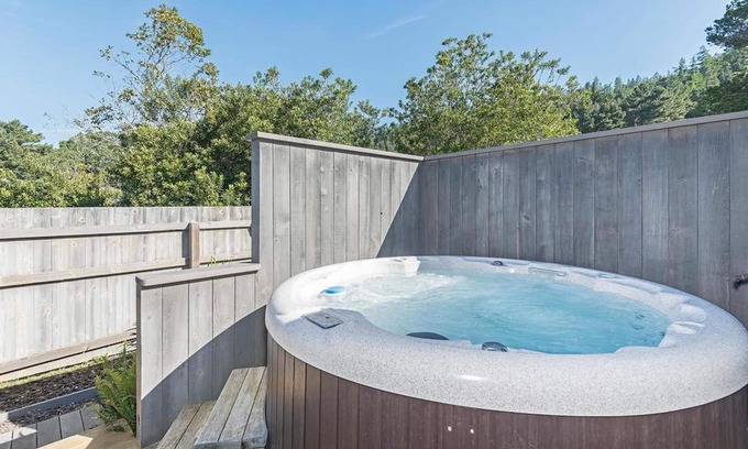 Sea Ranch Casa | Casa con vista al mar con bañera de hidromasaje, patio y piscina compartida / tenis - ��1/4 de milla de la playa!