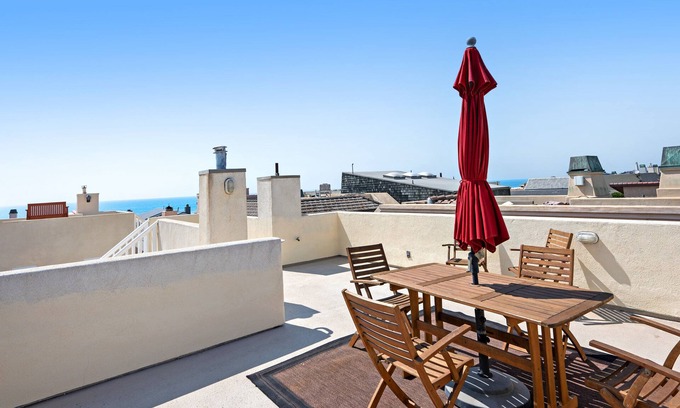 Hollywood Beach Casa | Oceanview home with rooftop deck and game room - dog-friendly