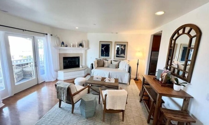 Summerland Condominio | Oceanview Luxury Summerland Beach Condo B above Wine Tasting Room- walk to beach