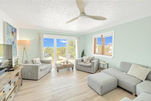 Siesta Key Apartamento | Oceanview Penthouse, in VIllage, 30-steps to Best Beach, Tiki-Bar, Free Bikes and Paddle-boards!