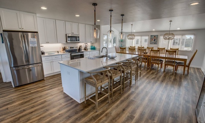 Sandbridge Casa | Oceanview,Private Pool,Slps16,dogs ok,close to beach,military discount