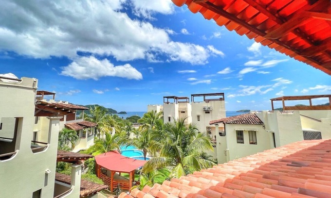 Coco Sunset Hills Condominio | Oceanview Rooftop Patio - 5 Pools - Walk to Beach