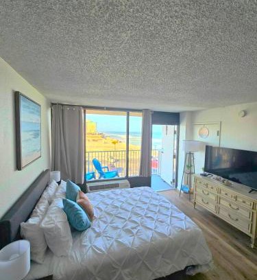 Daytona Beach Apartamento | Oceanview Studio Condo w Balcony - Castaways Beach Resort