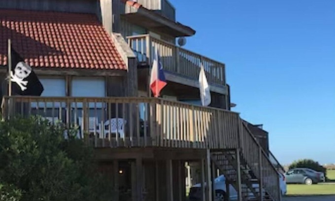 Matagorda Casa | Oceanview, Updated, Wi-Fi , Pool. Family Unit for 6 - Must be 25+ to rent.