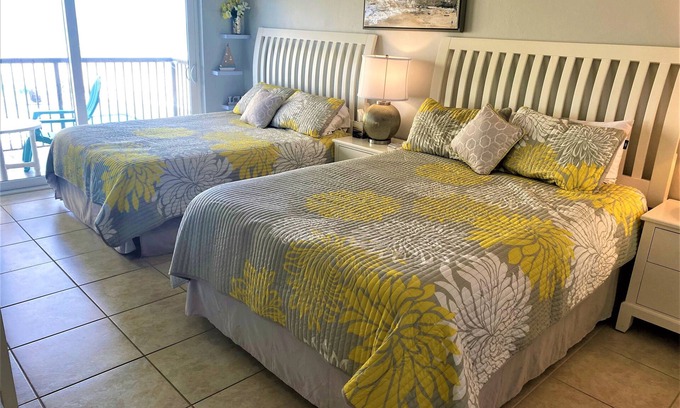 Daytona Beach Shores Condominio | Oceanview, beautifully furnished 2BD/2BA condo directly on the beach