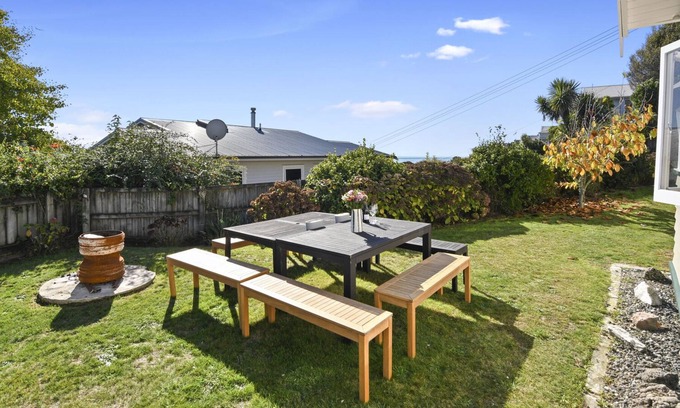 Nelson Casa | OCEANVIEW VILLA - NELSON HOLIDAY HOME, family friendly in Nelson
