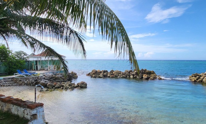 Epworth Condominio | Ocho Rios!!! The Beachside Eden - Come stay a while!