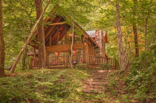 Benton Casa | Ocoee Cabin Beautiful Cabin On The River's Edge