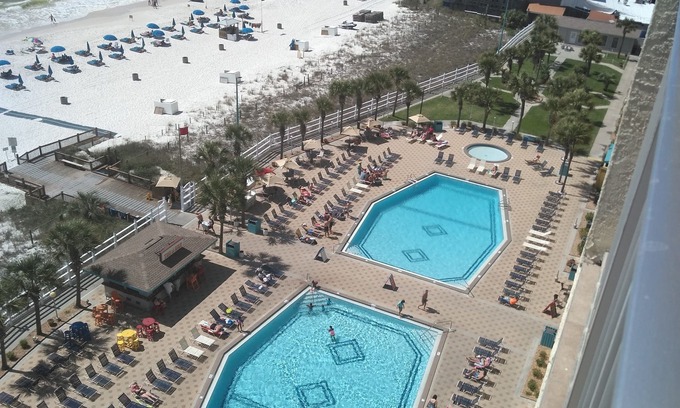 Thomas Drive Hotel | The Summit Condo, Reserve mayo / junio frente a la playa con SILLAS GRATIS EN LA PLAYA!