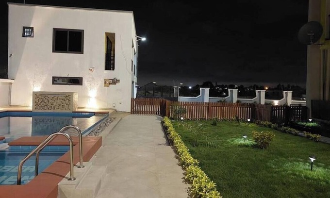 Kasoa Apartamento | October Apartments 2 3 ensuite bedroom Vacation Home/Apartment in Kasoa 2