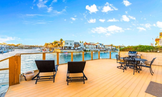 Channel Islands Casa | 30+ Nights-Stunning Family Home! Waterfront, Priv Deck, Channel Views