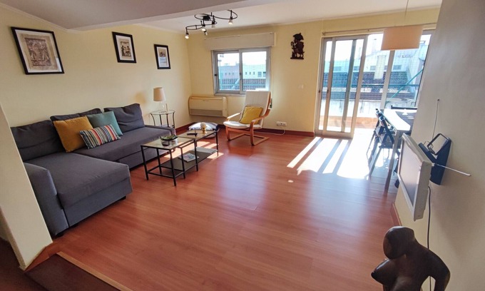 Paco De Arcos Apartamento | Oeiras, 2 bedroom apartment w/ balcony and barbecue next to Parque dos Poetas