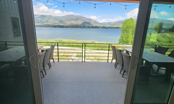 Ogden Casa | ♥️ of Huntsville/ Brand new large home on lake/ Minutes from Snow Basin/ Hot tub