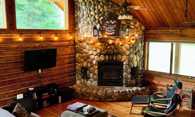 Missoula County Cabina | Off-Grid 2 Bedroom Cabin - Near Missoula, Glacier National Park, Whitefish