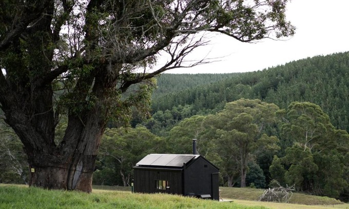 Tarra Valley Casa | Off-Grid Cabin with Valley Views and Hot Tub - Pepe