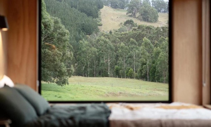Tarra Valley Casa | Off-Grid Cabin with Valley Views and Hot Tub - Velma