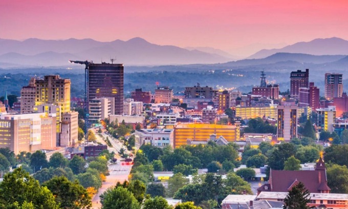 Asheville Casa | Off I-240 - Extended Getaway: 3 Suites w/Kitchens & Laundry Facility Access