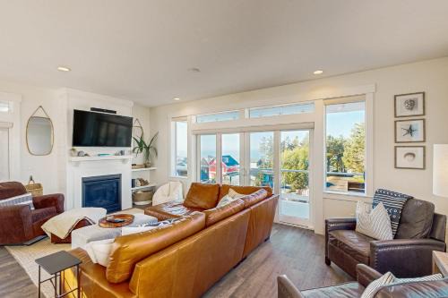 Nelscott Casa | Off of the Hook