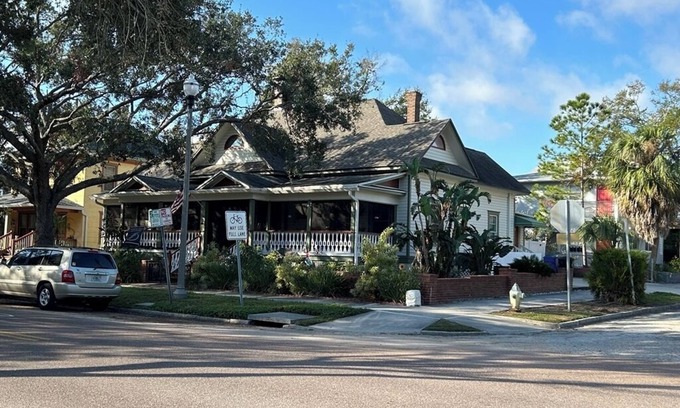 Historic Old Northeast Apartamento | Off-street Parking - Walkable Downtown, Restaurants, Museums & Waterfront