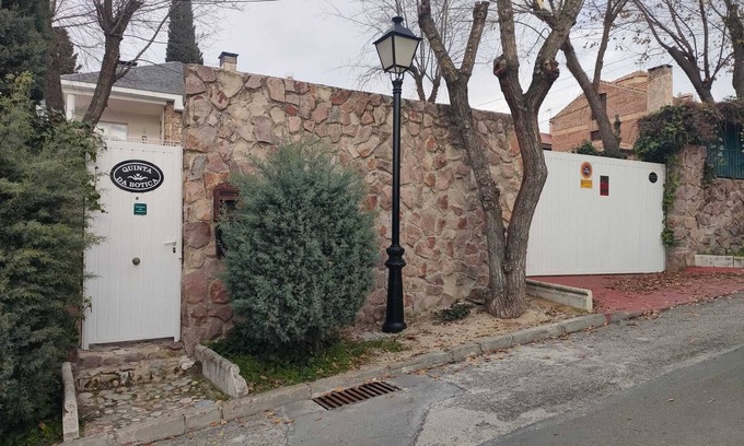 Sevilla la Nueva Cabaña | Oferta medias/largas estancias.. Contactanos!