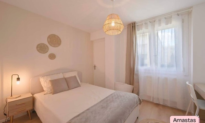 Valence Apartamento | Offers a room in an apartment