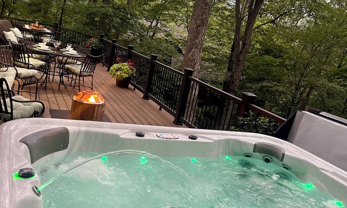Wintergreen Casa | Oh Deer NEW LUXURY-renovated, hot tub/sauna, views
