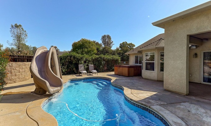 Redding Casa | Ohana Landing : WaterS\ide Spa* AirH0ckey