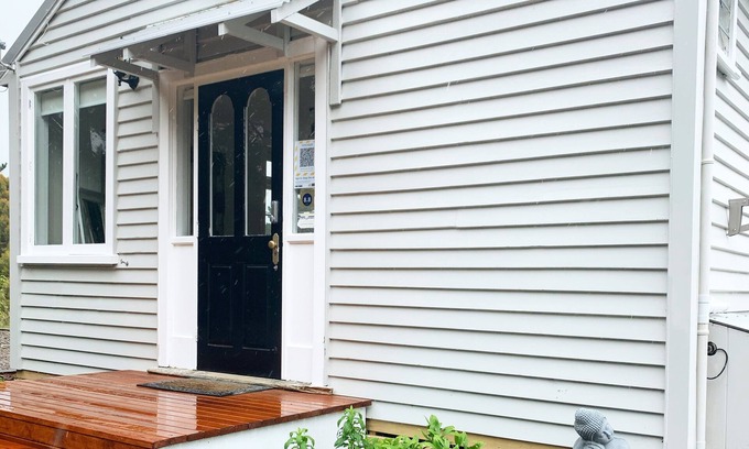 Wellington Cabaña | Ohariu Farm Cottage -Wellington Couples or Singles