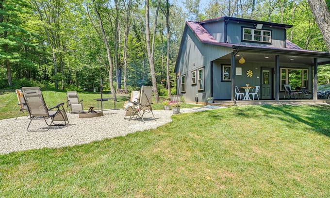 Sugarcreek Cabina | Ohio Amish Country Getaway: Fish, Hike, Boat!